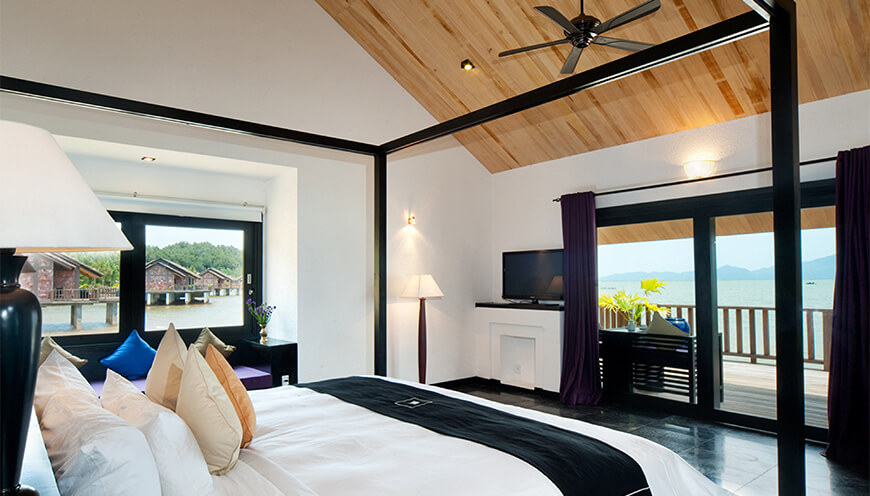 AQUA BUNGALOW